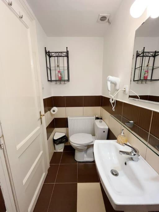11# Sunflower Cozy Apartment Budapest Ngoại thất bức ảnh